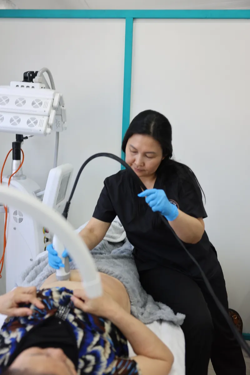 Precilla Sharp during a body contouring treatment.