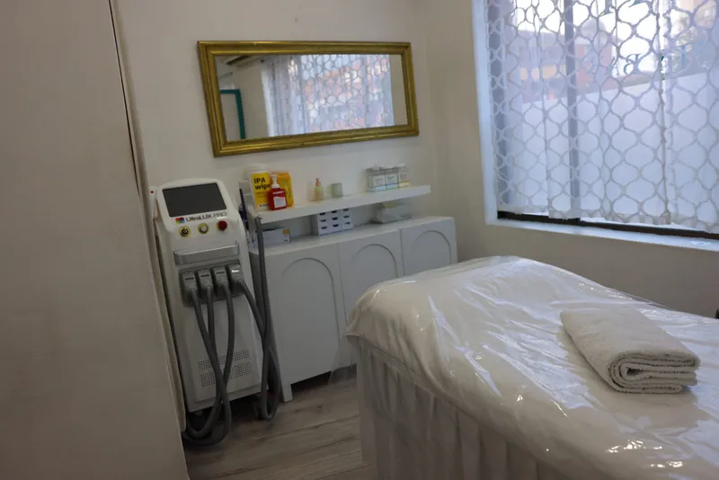 Treatment room at The Contour Hub in Auburn.